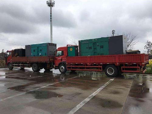 江夏涂抹密封胶后，需要等待多长时间才能安装水冷式机油散热器密封件？