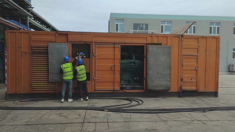 江夏如何检查柴油发电机组的机油油位？